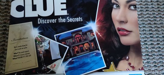 Clue Discover the Secrets Board Game