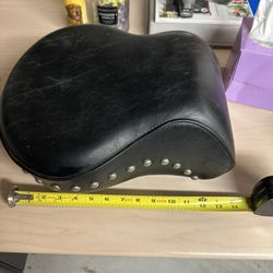 HARLEY DAVIDSON from 1991 HERITAGE SOFTAIL PASSENGER  STUDDED PILLION SEAT 