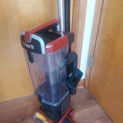Shark navigator professional upright bagless vacuum cleaner open box new retail value $200 pick up in Niles, IL 60714 cash zelle or PayPal.