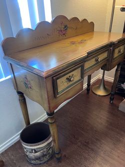 Beautiful Hand Painted Roses wooden desk🌹