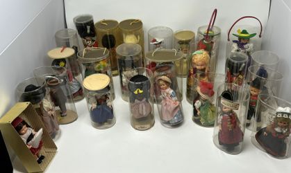 Lot 25 Vintage 1950s Collectible Dolls Around The World Transparent box 4" Tall