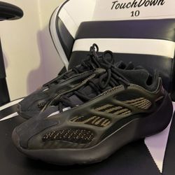 Adidas Yeezy 700 V3