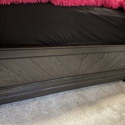 Queen size bedroom set W mattress 
