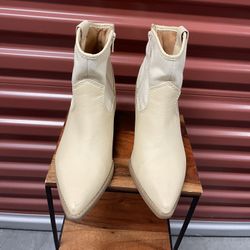 Universal Thread Kay Western Cream Cowgirl Boots