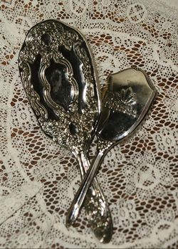 X2 VINTAGE ORNATE VICTORIAN STERLING SILVER PLATED HAIRBRUSH PRINCESS CROWN HAIR BRUSH VANITY TABLE COLLECTABLE