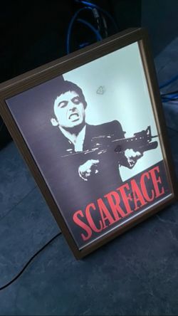 Brand New in the box Limited edition extremely nice 9x13 light up mirror image photo frame👀. Very unique great decorations or even night light. Perfe