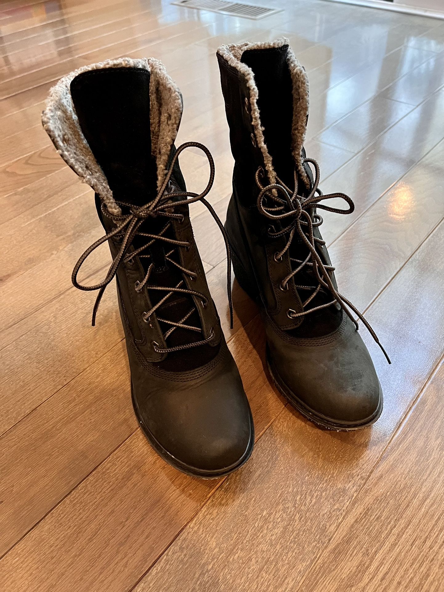 Timberland Women Boots Size 7