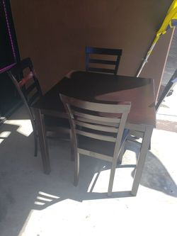 5pc dinette set $100 floor display