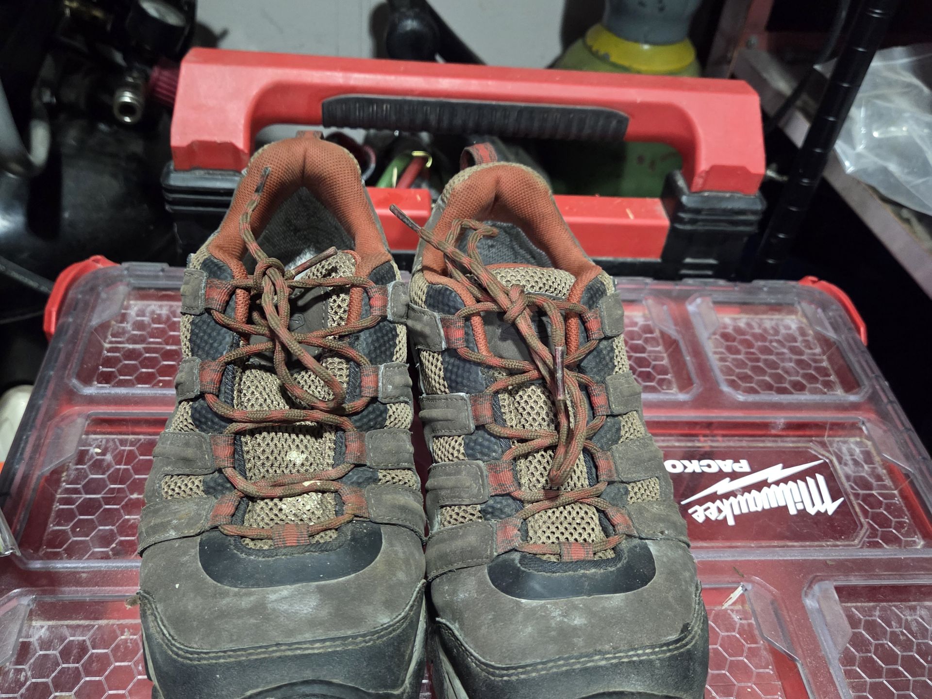 Keen work shoes. (Size 9)