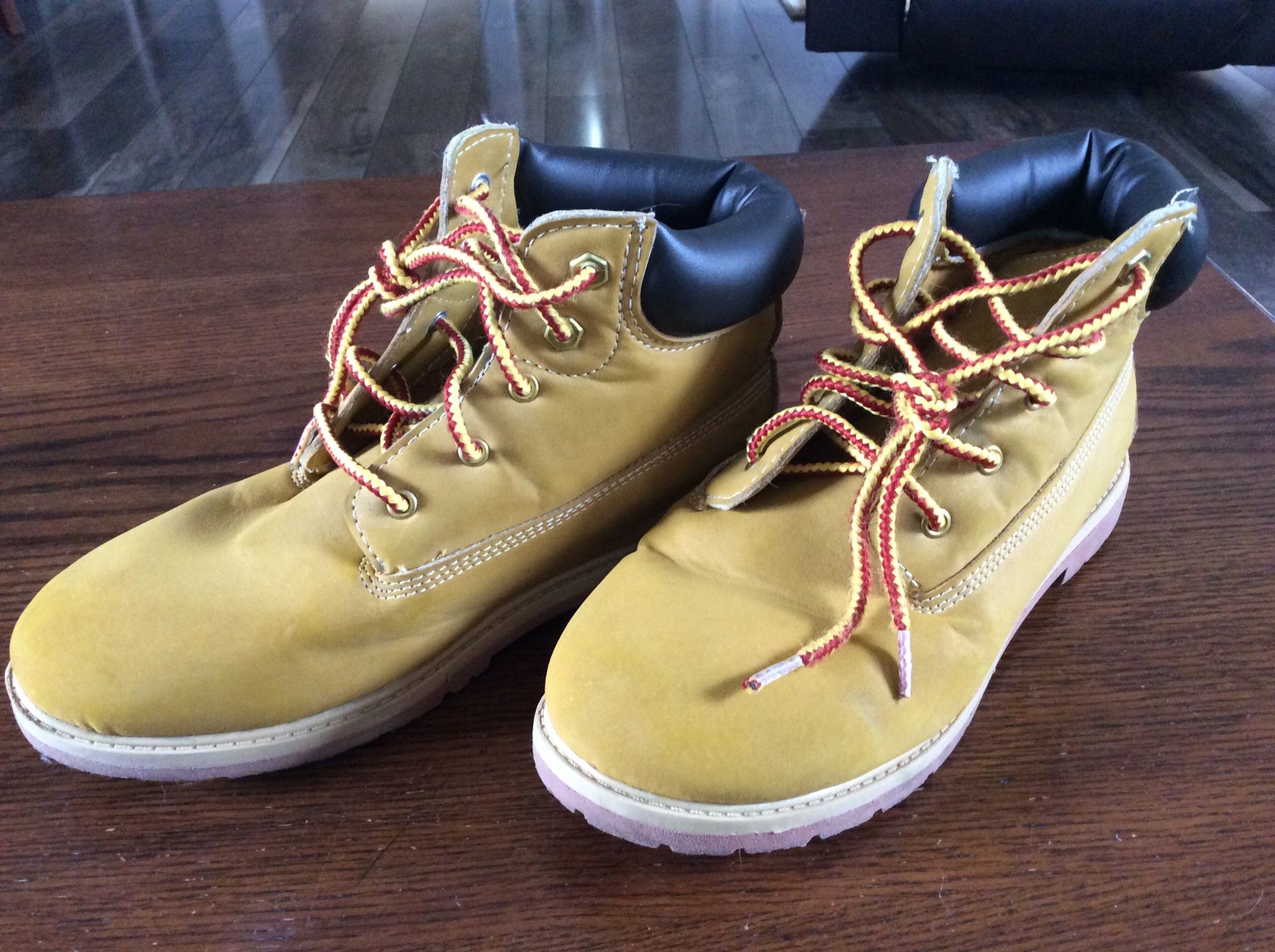 Like new faded glory tan hiking lace up boots