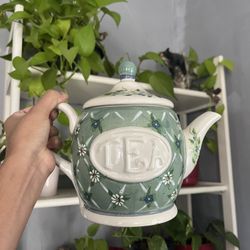 Vintage style Tea Pot 