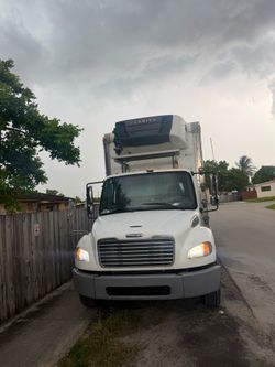 Freightliner 2014 m2 box Truck 26ft reefer