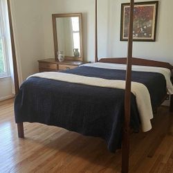 Antique Queen Mahagony Four Poster Bed