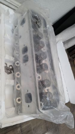 Aluminum Cylinder Head for small block Chevy