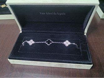 Van CleeF // 150 each full set