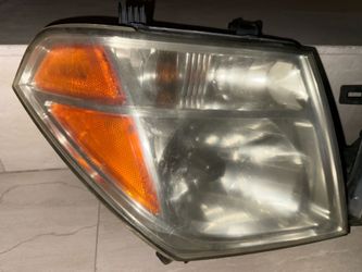 2005–2008 Nissan Frontier OEM Headlights – Good Condition