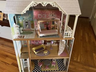 Kidcraft Doll House With Accesories 