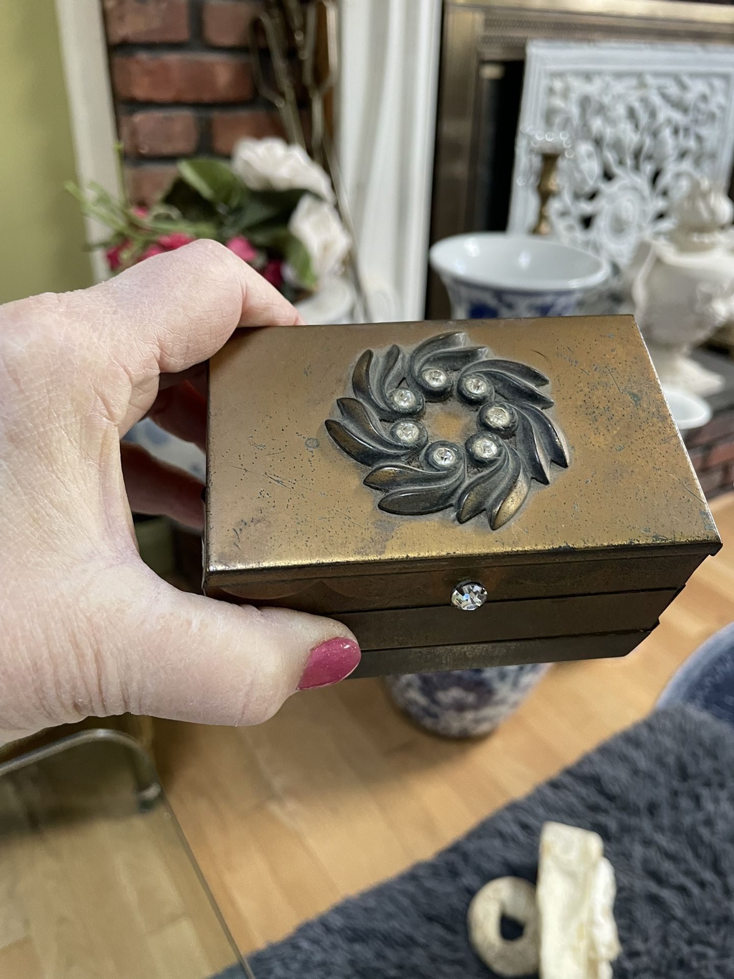 Very Vintage Accordion Ring Box (see all pics)