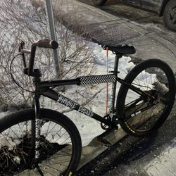 throne with disc brakes and maxxis