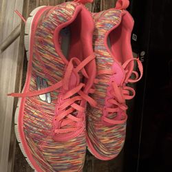 Sketchers Tennis Shoes