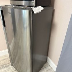 LG Mini Fridge And Microwave 