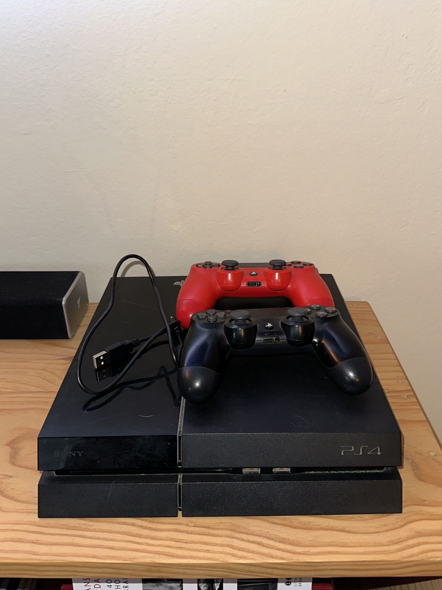 PS4 + 2 controllers