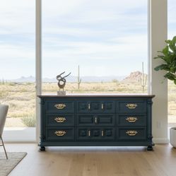 Gorgeous Vintage 9 Drawer Dresser/Mirror