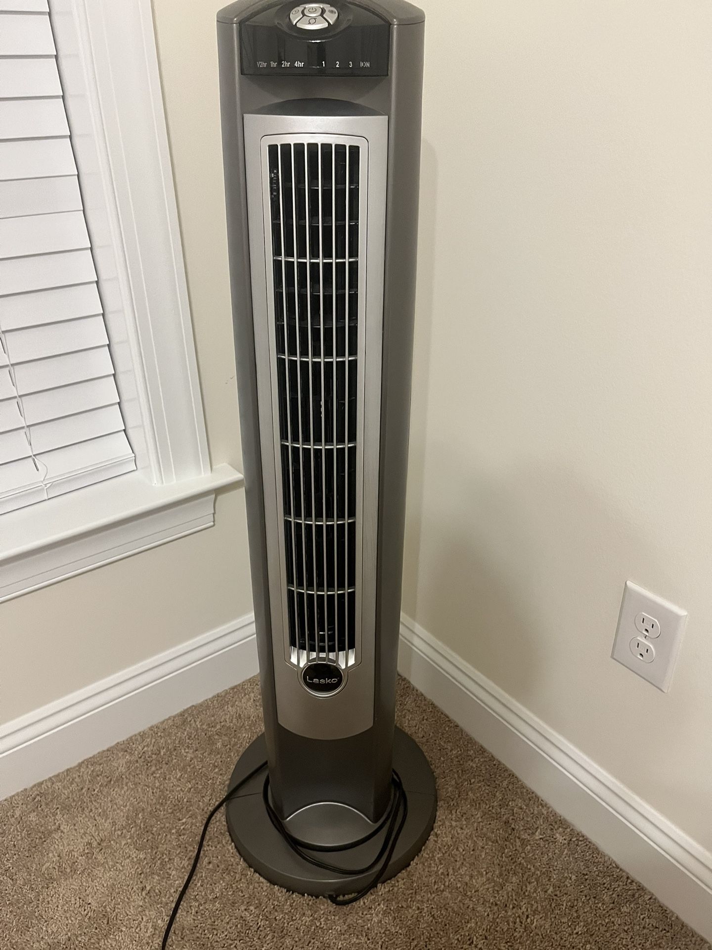 🔥Lasko Oscillating Tower Fan w/ ionizer (no remote)🔥