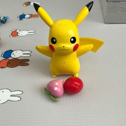 Pokémon Pikachu Train And Play Deluxe Interactive Action Figure