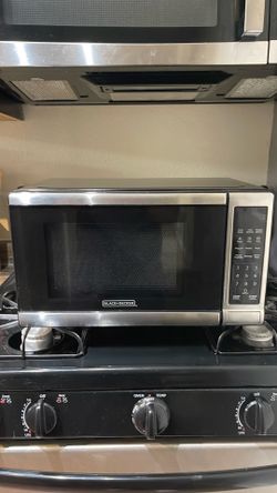 Black + decker microwave oven 0.7 cu ft