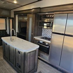 🚐✨ Beautiful  Montana RV 2020 – 40ft – ¡Como nueva! ✨🚐