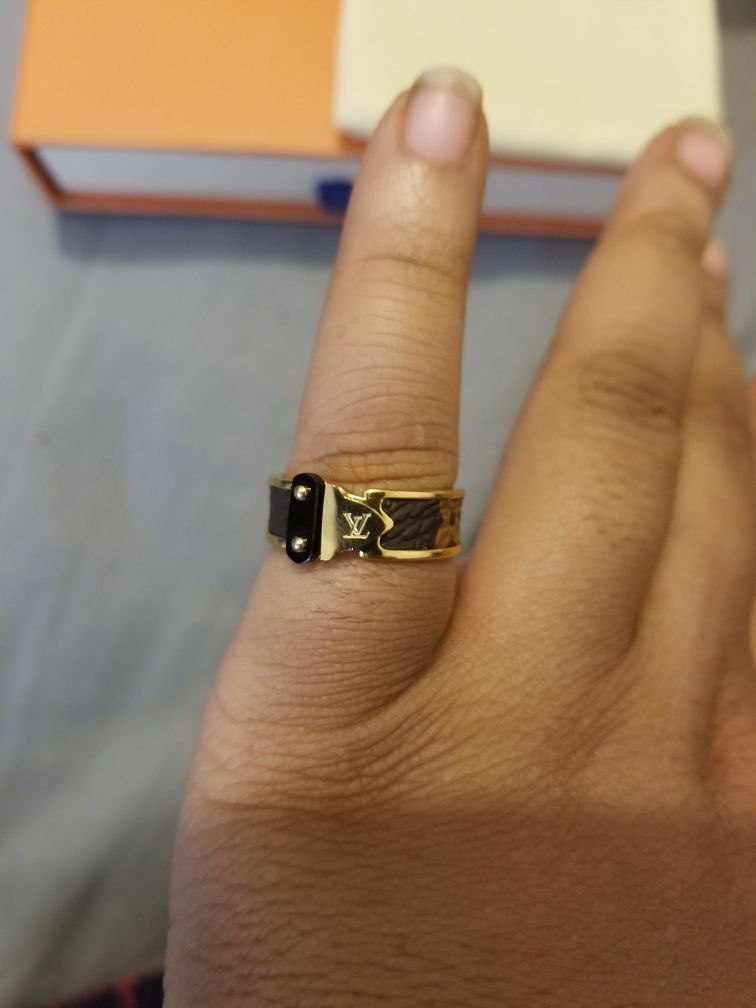 Louis Vuitton Silver Fashion Ring Size 7 for Sale in New Marlboro, MA -  OfferUp