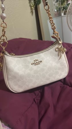 Coach Teri Shoulder Bag in Gold/White/Chalk
