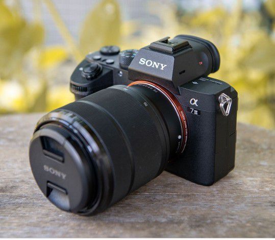 SONY A7III DSLR CAMERA W/ 28-70 LENS . NEW JUST GOT IT AS A GIFT BUT NOT AN OUTDOOR 👦 GUY