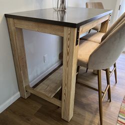 Bar Top Table With 3 Bar Stools 