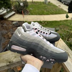 New Nike Air Max 95 OG ‘Pink Foam