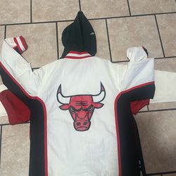 NBA vintage Mitchell and ness bulls button up jacket size medium could fit large