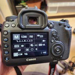 Canon EOS 5D Mark IV 30.4MP Digital SLR Camera with 2 lens and accessories