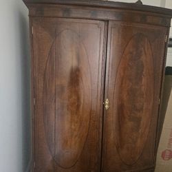 Elegant Solid Wood Armoire / Wardrobe – Vintage Style