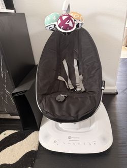 Like New 4moms mamaRoo Multi-Motion Baby Swing - Black