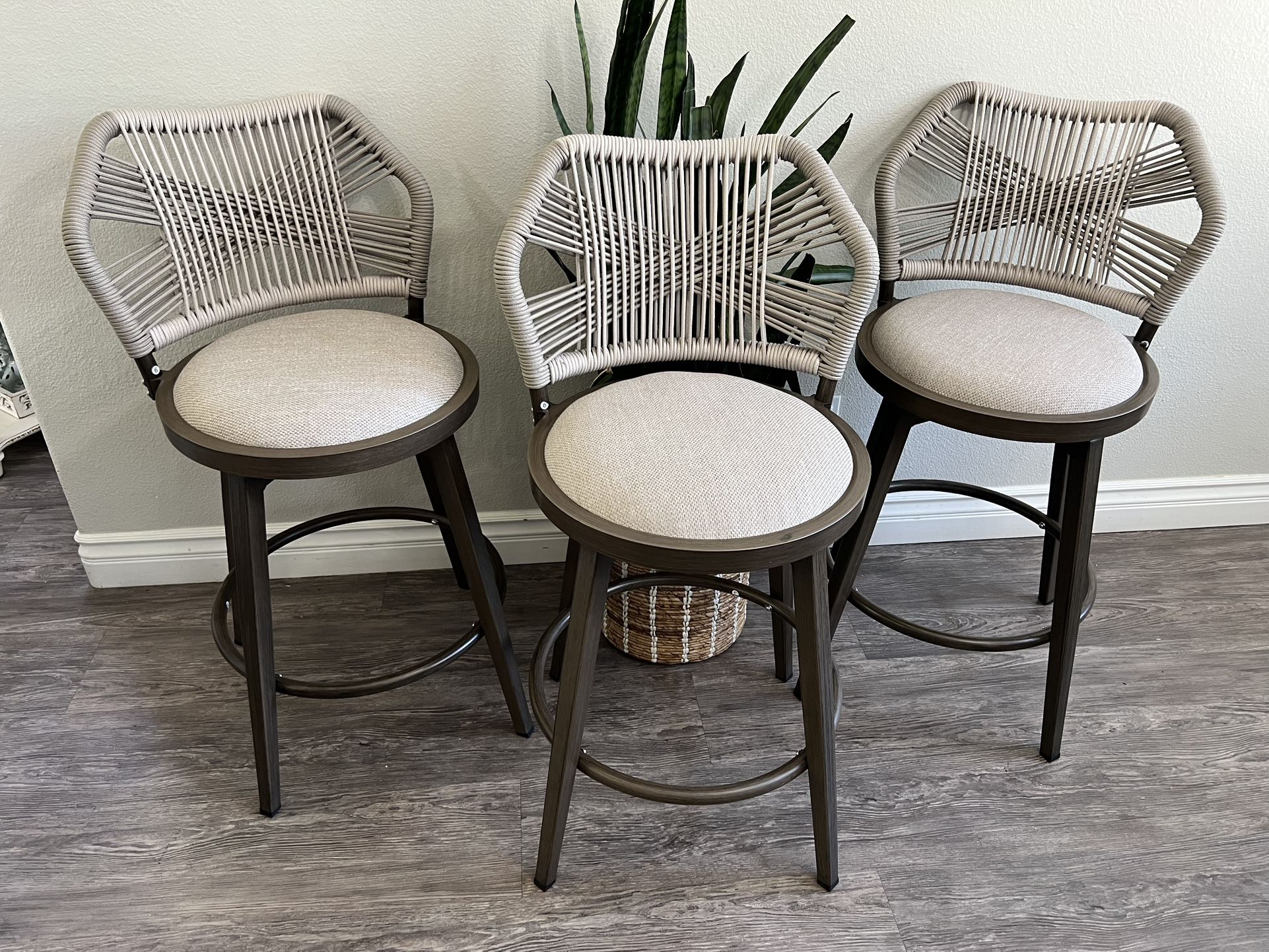 Outdoor Bar Stools Set of 3, 360° Swivel Aluminum Rattan Barstools, Olefin Rope Counter Height Bar Stools with Curved Backrest, Boho Barstool with Cir