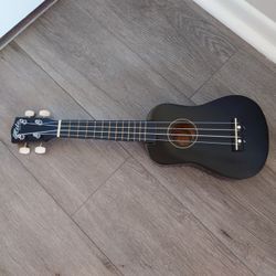 Hilo Ukulele 2500BK 4-String Soprano