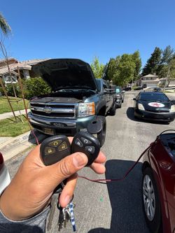 Car Keys N Remotes/ Llaves Con Control