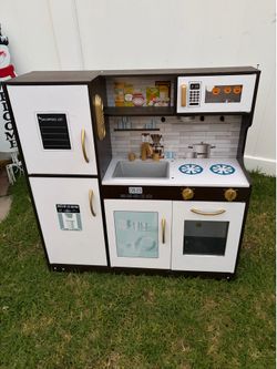 Kids play kitchen nice shape