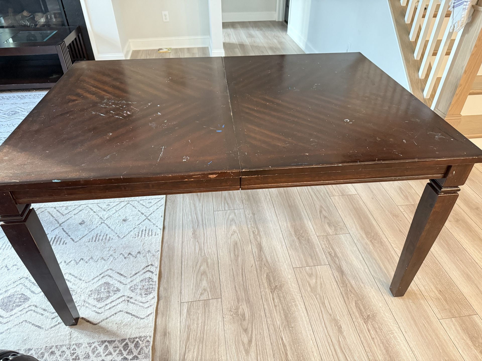 Rooms To Go Dinning Table 