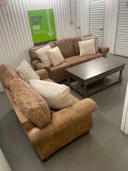 Free Delivery - Beautiful Modern Couch Set