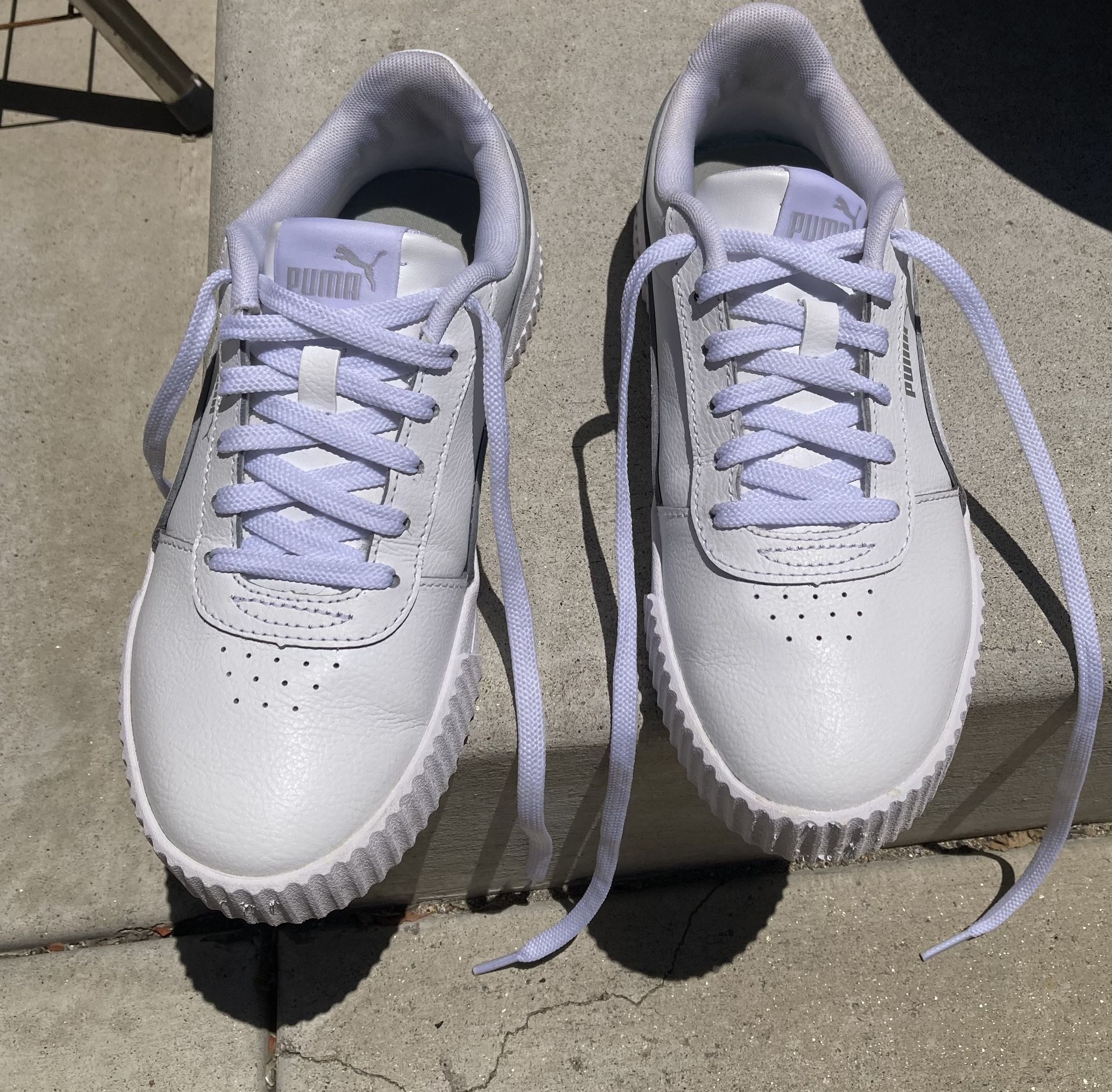 PUMA  Women's Carina Sneaker SIZE 7.5  IN GOOD CONDITION!