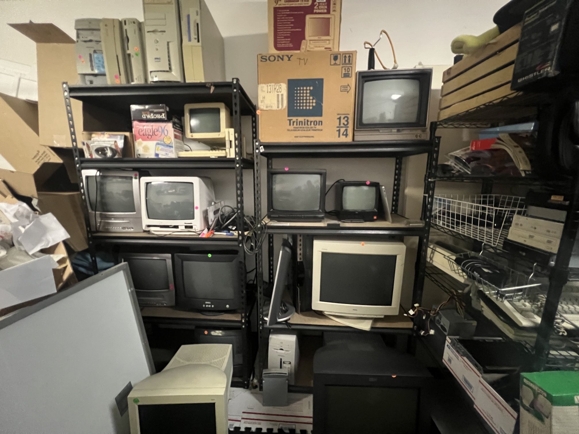 CRT MONITOR CRT TV RETRO TRINITRON PVM BVM JVC APPLE II OLD LAPTOP RGB