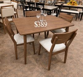 Stunning! Dining 5-pc dining table set walnut finish 🤎