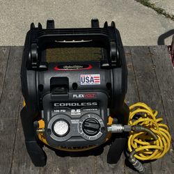 DeWalt 20V MAX 2.5 gal Pancake Portable Air Compressor 135 psi 0.4 HP